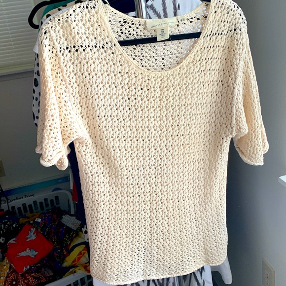 H&M Cream Crochet Short Sleeve Top - EUC Size Medium - Picture 1 of 7
